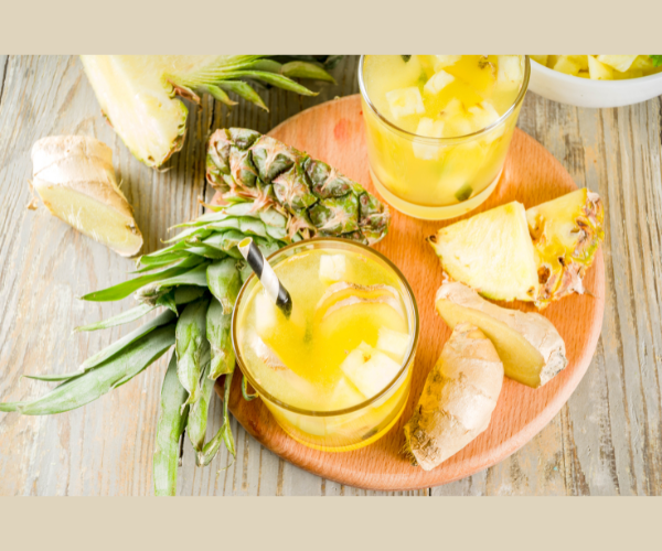 Suco de abacaxi, hortelã e gengibre